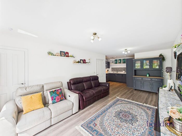 2 Bedroom Flat For Sale In Blackbess Lane, Chertsey, Surrey, KT16