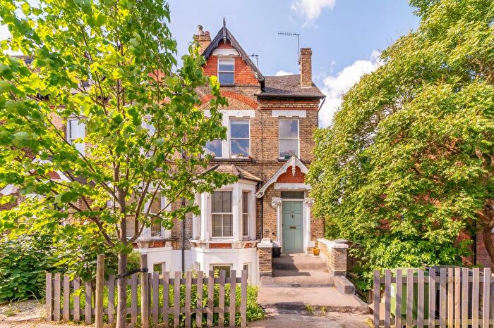1 Bedroom Flat To Rent In Auckland Hill, West Norwood, London, SE27