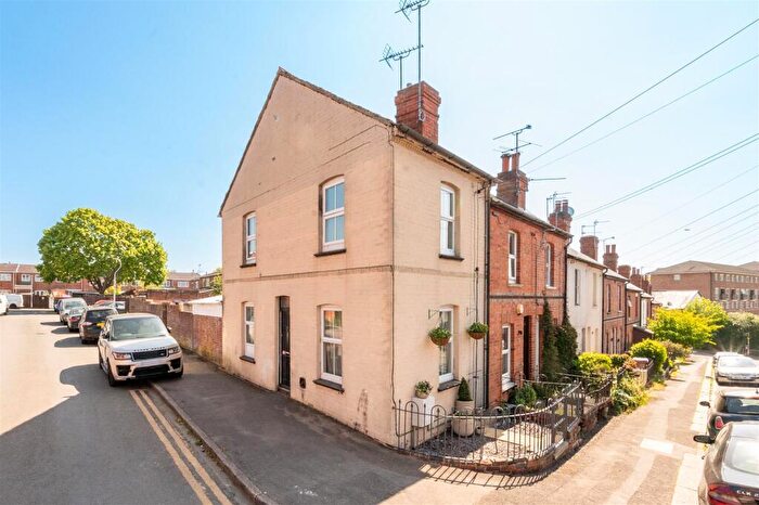 2 Bedroom Terraced House For Sale In Collis Street, Reading, RG2