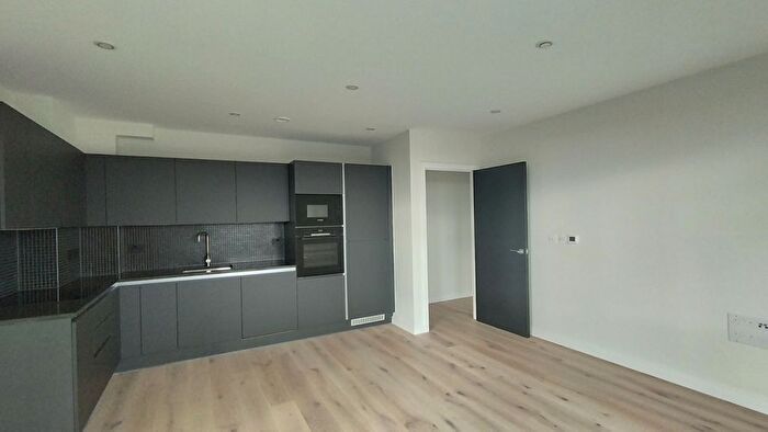 1 Bedroom Flat To Rent In Middle Road, London, W7
