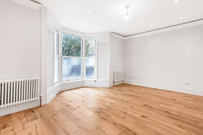 2 Bedroom Flat To Rent In Amhurst Road, Stoke Newington, N16