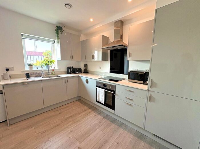 2 Bedroom Apartment For Sale In The Courtyard, Rayleigh, SS6