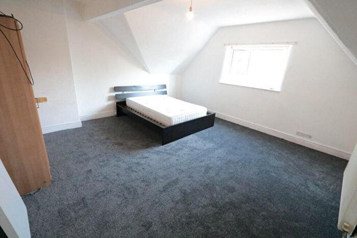 3 Bedroom Flat To Rent In A Upper Chorlton Road, Whalley Range, Manchester, M16