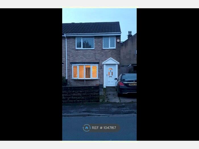 3 Bedroom Semi-Detached House To Rent In Oakdale Close, Halifax, HX3