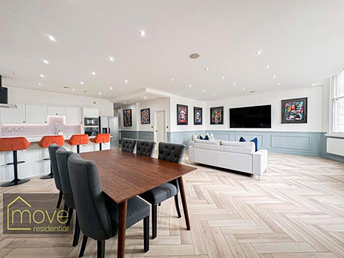 2 Bedroom Flat For Sale In Water Street, Tower Building, L3 - Photo 3