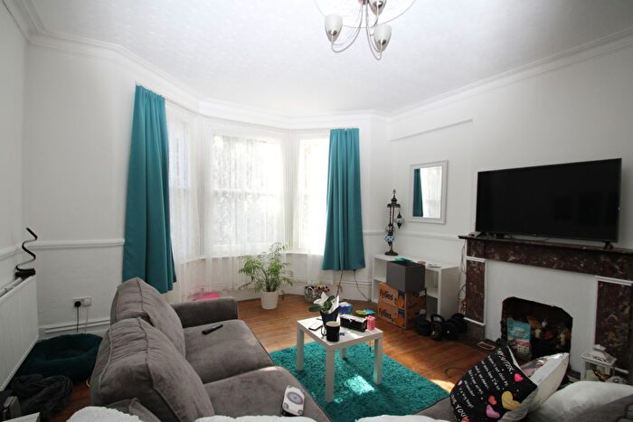 1 Bedroom Flat To Rent In Oakfield Road, Croydon, CR0