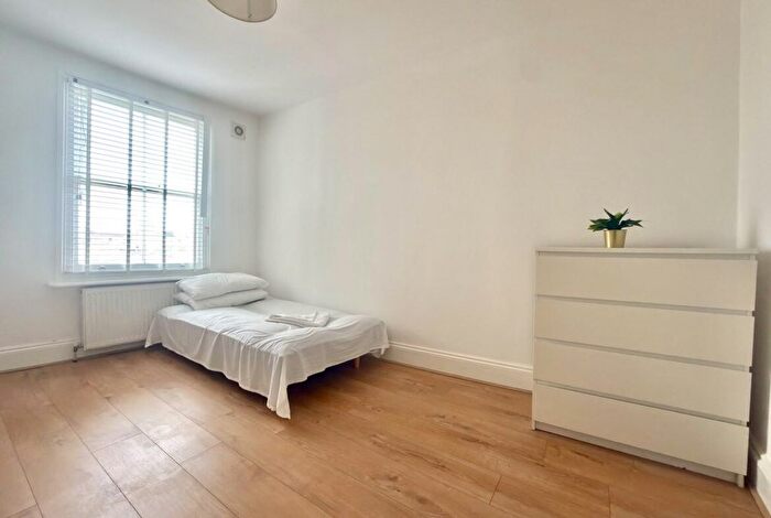 Studio To Rent In Blythe Road, London, W14