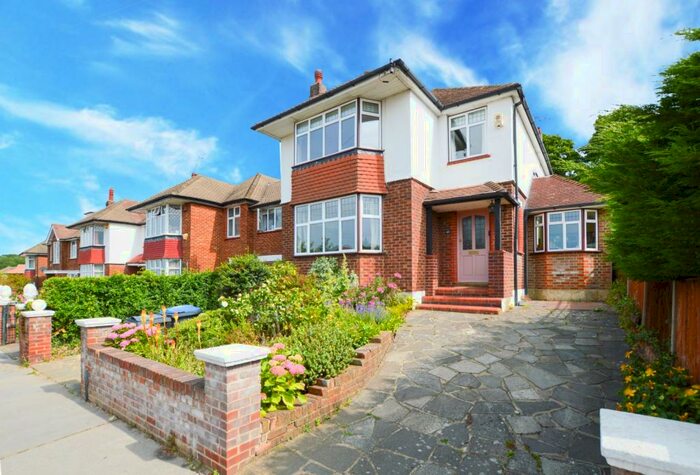 3 Bedroom Detached House To Rent In Waddington Way, London, SE19