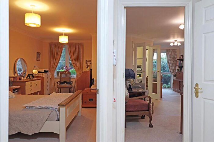 1 Bedroom Retirement Property For Sale In London Road, Redhill, RH1