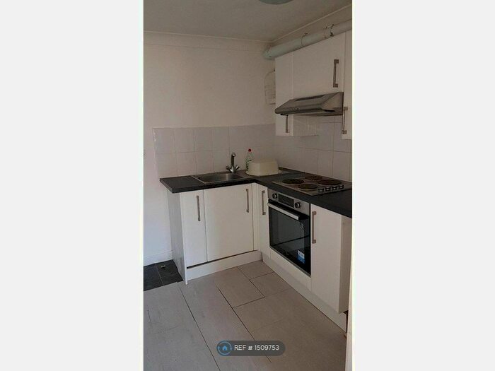 2 Bedroom Flat To Rent In Weston, Southampton, SO19
