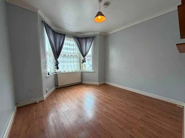 1 Bedroom Flat To Rent In Wellwood Road, Ilford, IG3