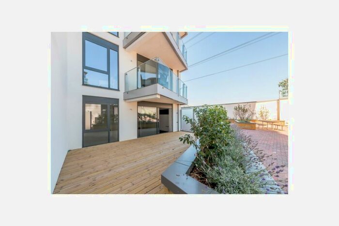 2 Bedroom Apartment To Rent In Western Gateway, London, E16