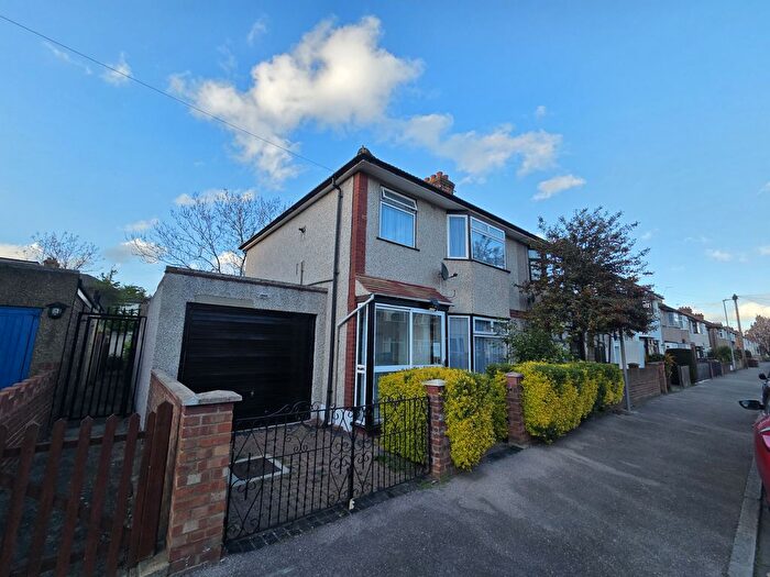 3 Bedroom Semi-Detached House To Rent In Romford, RM6