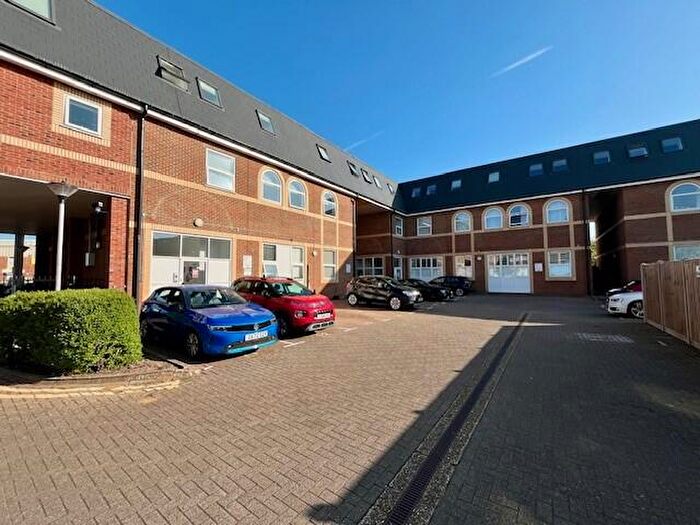 2 Bedroom Apartment To Rent In Alton Mews, Aylesbury, HP19