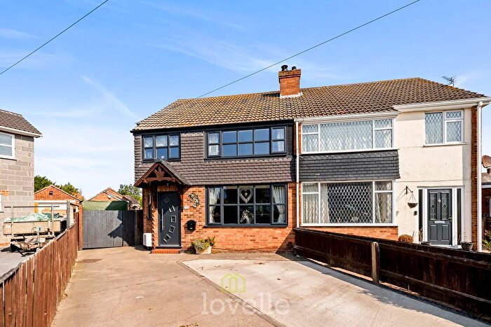 4 Bedroom Semi-Detached House For Sale In Hurst Lea Drive, Humberston, DN36