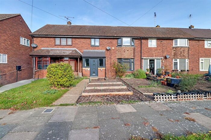 3 Bedroom Terraced House For Sale In Wood Farm Close, Leigh-On-Sea, SS9