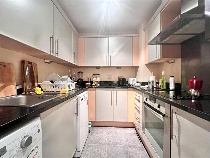 2 Bedroom Apartment To Rent In Wharf Lane, London, E14