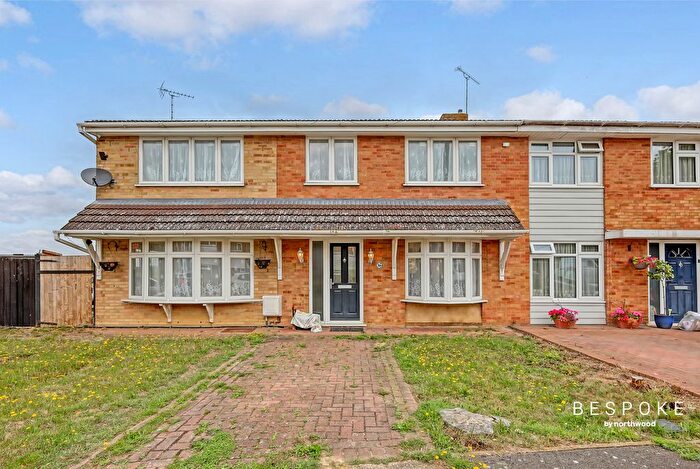 5 Bedroom Semi-Detached House For Sale In Weaversfield, Silver End, CM8