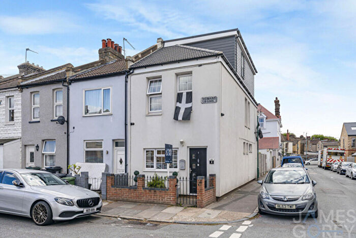 4 Bedroom End Of Terrace House For Sale In Howard Road, Dartford, DA1