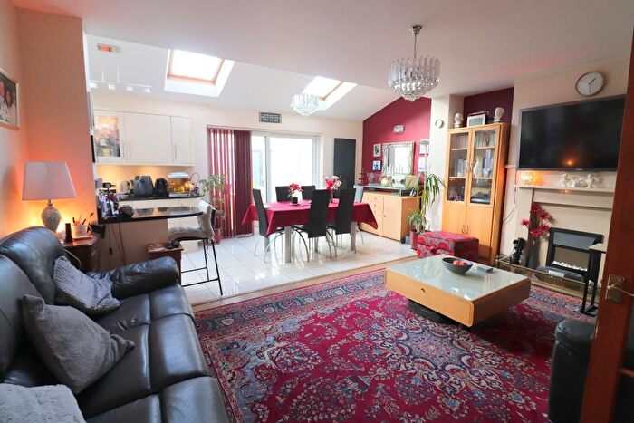 5 Bedroom Detached House For Sale In Marston Gardens, Luton, Bedfordshire, LU2
