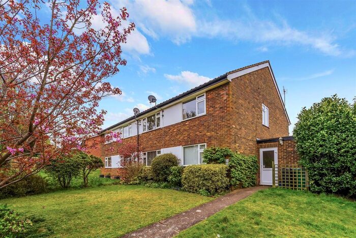 2 Bedroom Maisonette To Rent In Beacon Way, Banstead, SM7