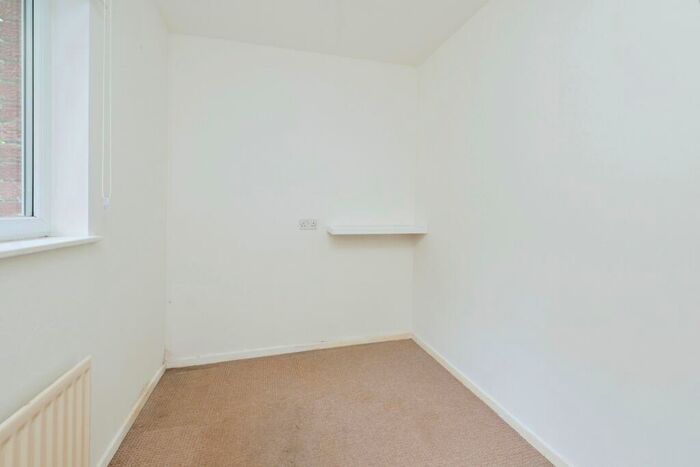 2 Bedroom Bungalow For Sale In Parkwood Street, Northampton, Northamptonshire, NN5