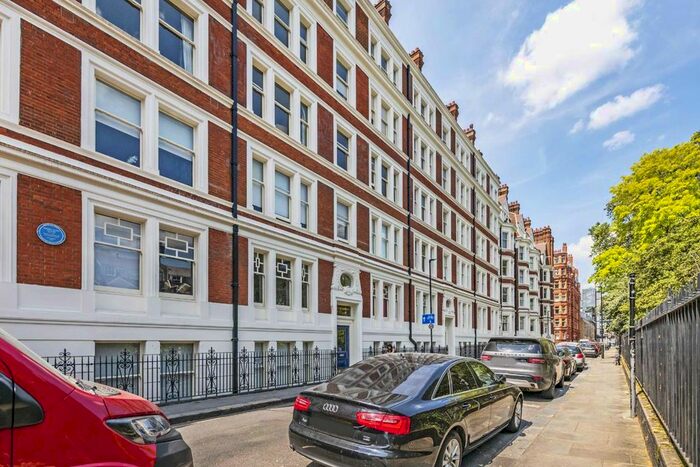 2 Bedroom Flat To Rent In Ridgmount Gardens, London, WC1E