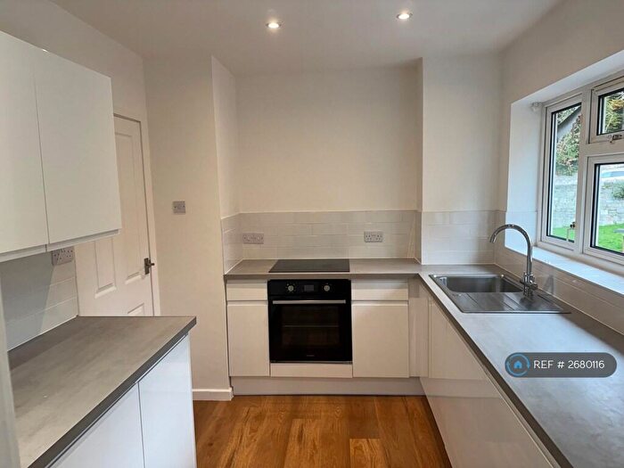2 Bedroom Flat To Rent In Clifton Vale Close, Bristol, BS8