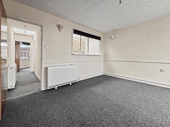 1 Bedroom Flat To Rent In Flat, High Street, Bristol, Gloucestershire, Hq, Gb, BS16