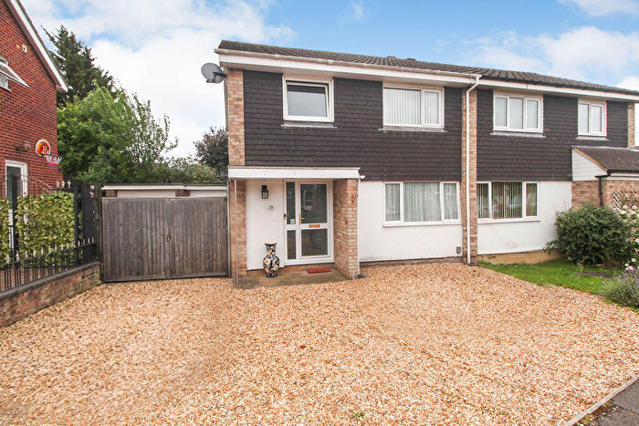 3 Bedroom Semi Detached House For Sale In Birkdale Road, Bedford, MK41