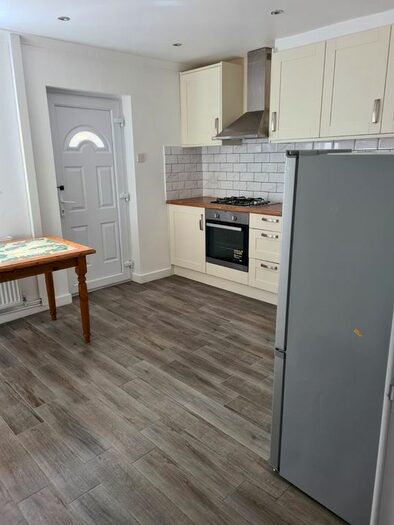 3 Bedroom Semi-Detached House To Rent In Boxhedge Road West, Banbury, OX16