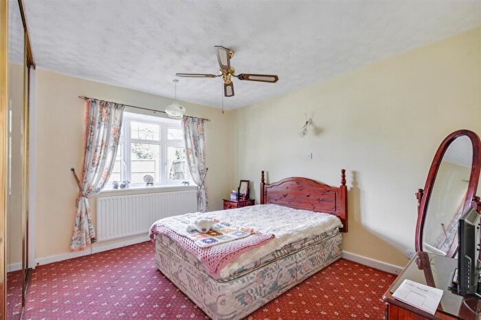 2 Bedroom Bungalow For Sale In Meadow Lane, Chilwell, Nottingham, NG9