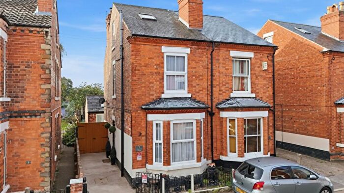 4 Bedroom Semi Detached House For Sale In Chestnut Grove, West Bridgford, Nottingham, Nottinghamshire, NG2