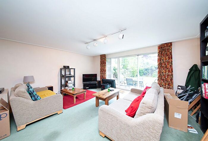 4 Bedroom Semi-detached House To Rent In Bembridge Close, Kilburn, NW6