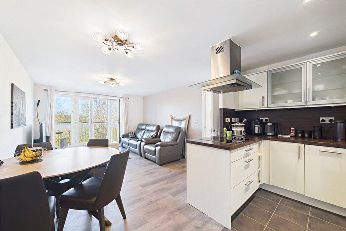 2 Bedroom Flat To Rent In Luscinia View, Reading, Berkshire, RG1