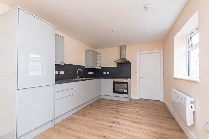 1 Bedroom Flat To Rent In Canal Street, Oldbury, West Midlands, B69