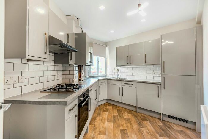 3 Bedroom Flat To Rent In Regina Court, Lambeth Road, SE1