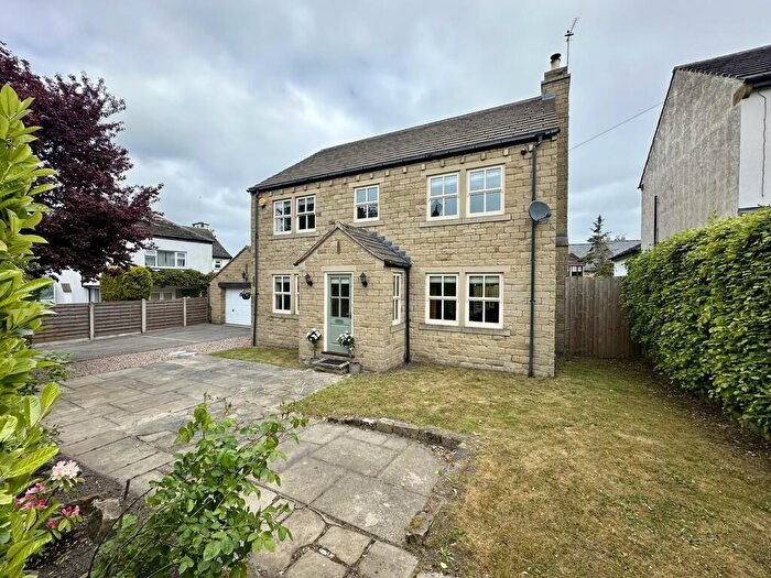 5 Bedroom Detached House For Sale In London Lane, Rawdon, LS19