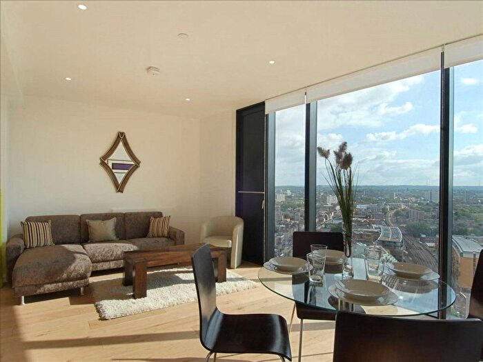 2 Bedroom Flat To Rent In Walworth Road, Elephant And Castle, London, SE1