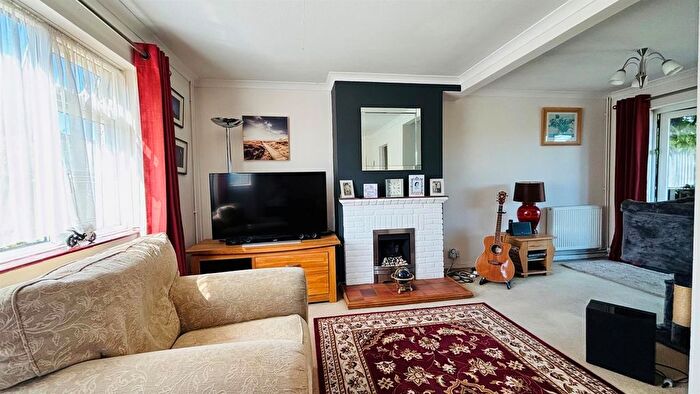 2 Bedroom End Of Terrace House For Sale In Priests Road, Swanage, BH19 - Photo 3