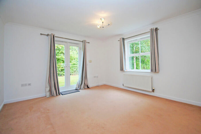 2 Bedroom Flat To Rent In Lawson Wood Drive, Meanwood, Leeds, LS6