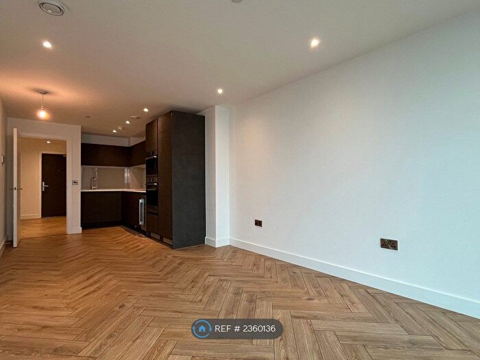 1 Bedroom Flat To Rent In Chester Road, Manchester, M15