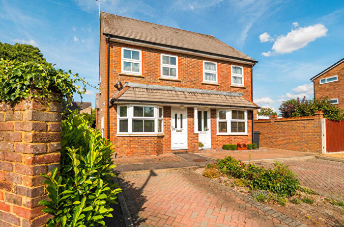 2 Bedroom Semi-Detached House For Sale In Staines Square, Dunstable, Bedfordshire, LU6