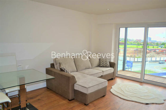 Studio To Rent In East Drive, Colindale, NW9
