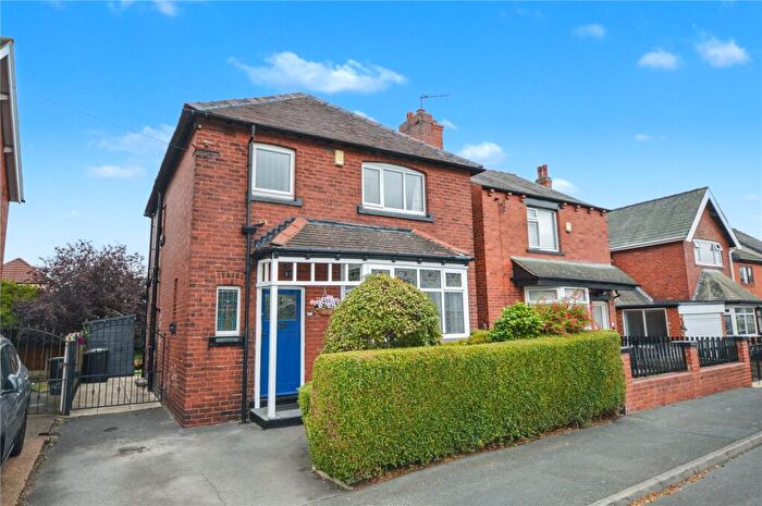 3 Bedroom Detached House For Sale In Grovehall Drive, Leeds, West Yorkshire, LS11