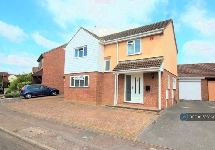 4 Bedroom Detached House To Rent In Trafalgar Avenue, Bletchley, Milton Keynes, MK3