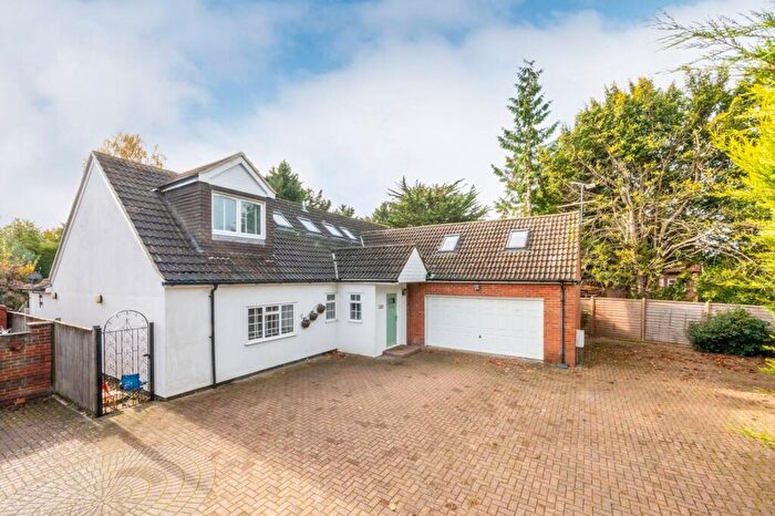 4 Bedroom Detached House For Sale In Bath Road, Maidenhead, SL6