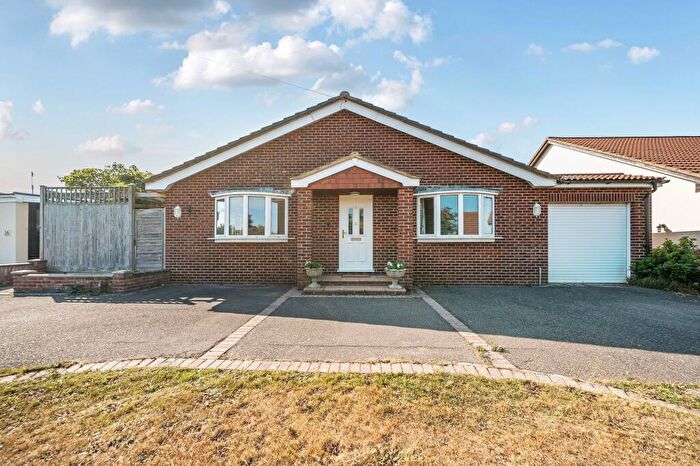 3 Bedroom Detached Bungalow For Sale In Harbour Road, Bognor Regis, PO21