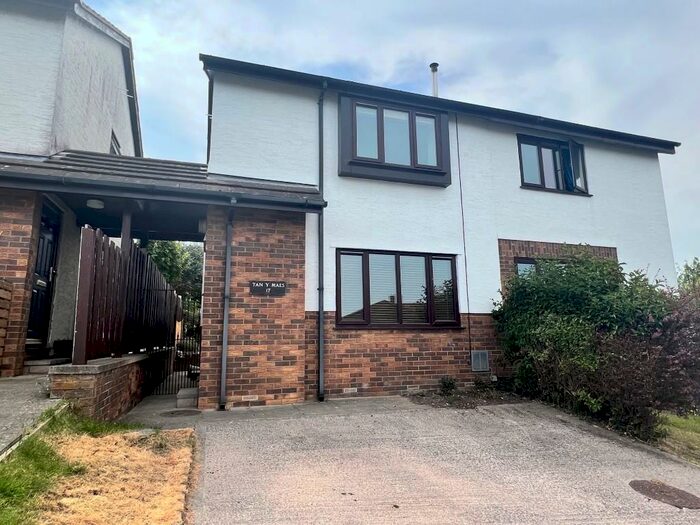 2 Bedroom Semi-Detached House To Rent In Tan Y Maes, LL28