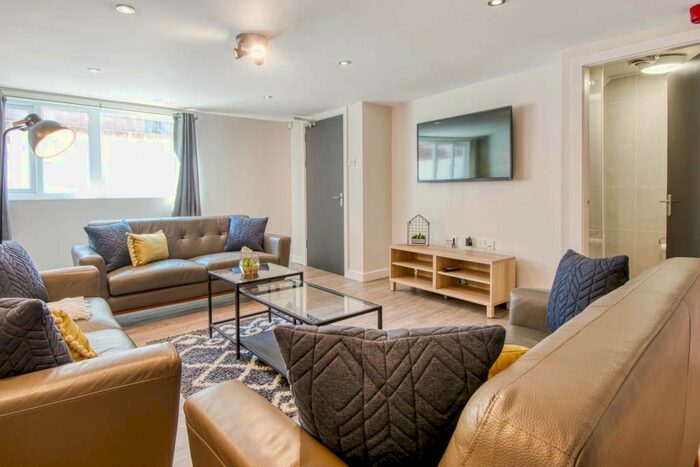 2 Bedroom Flat To Rent In Twisden Road, London, NW5